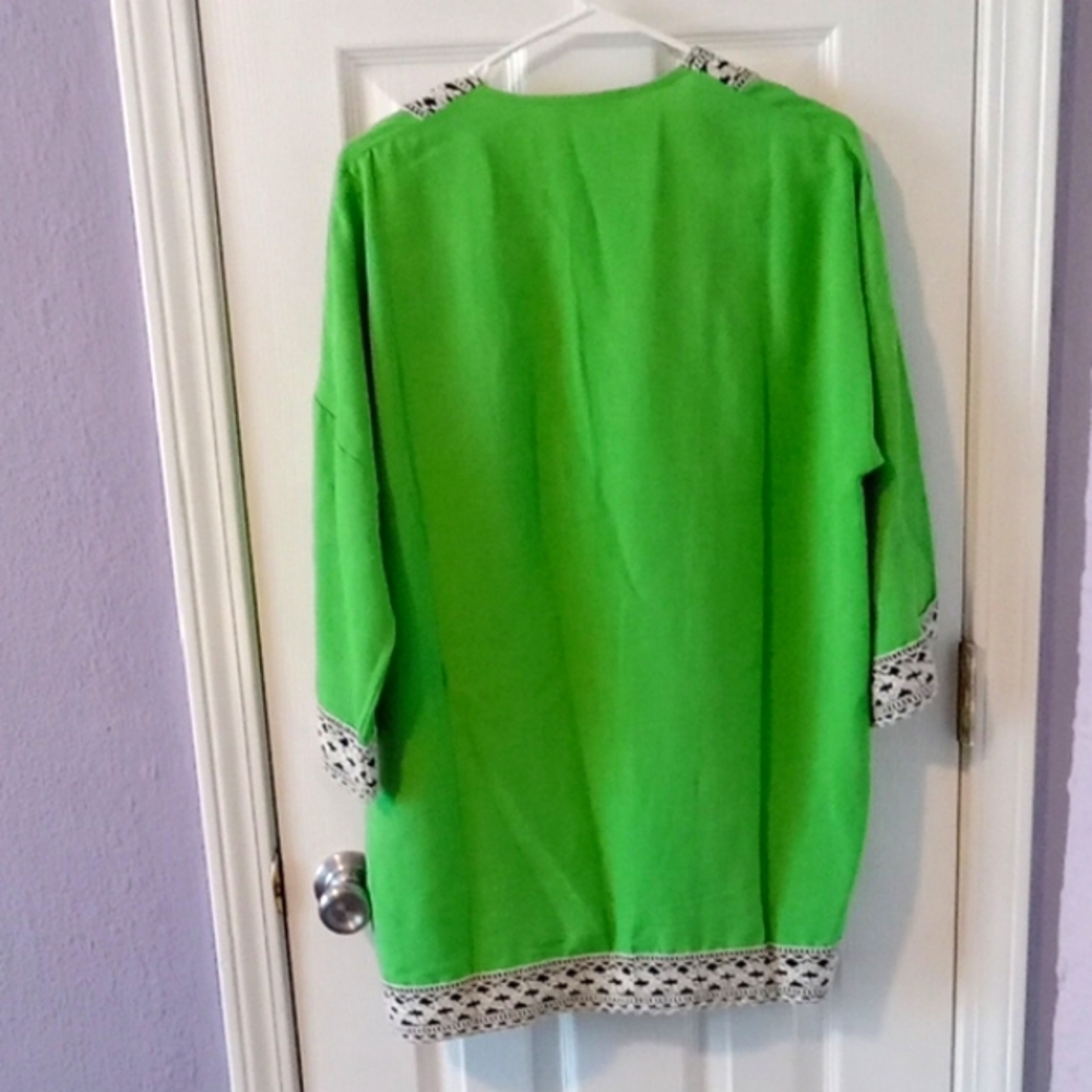 Green "Galita" Kimono with black & white Lace Trim - Picture 3 of 5
